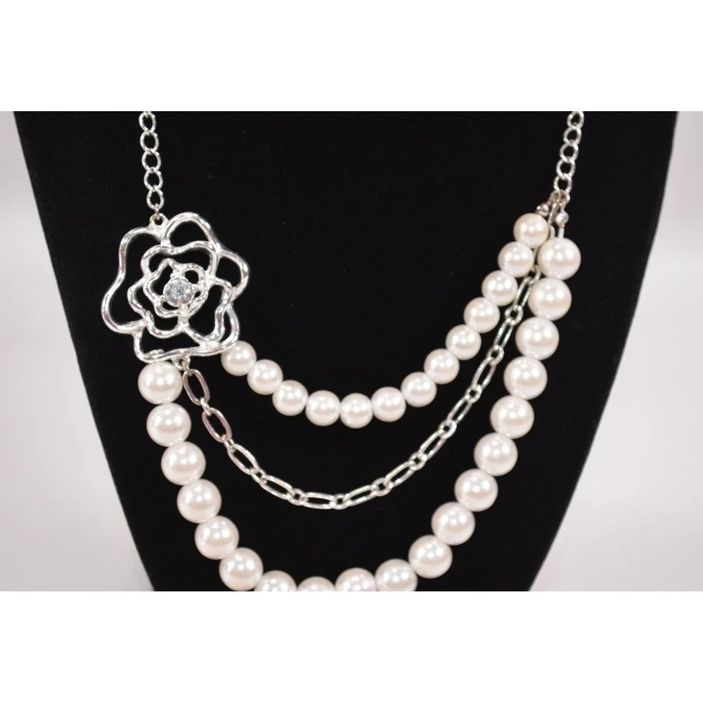 Avon Floral Bloom Pearlesque Jewelry Set Necklace Bracelet Silver Toner White